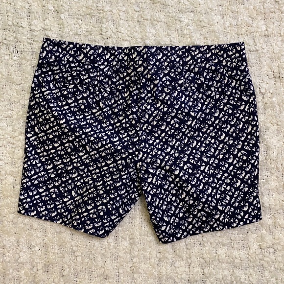 Cynthia Rowley Mid-Rise Indigo & White Patterned Dress Shorts Sz 12 - Picture 5 of 8